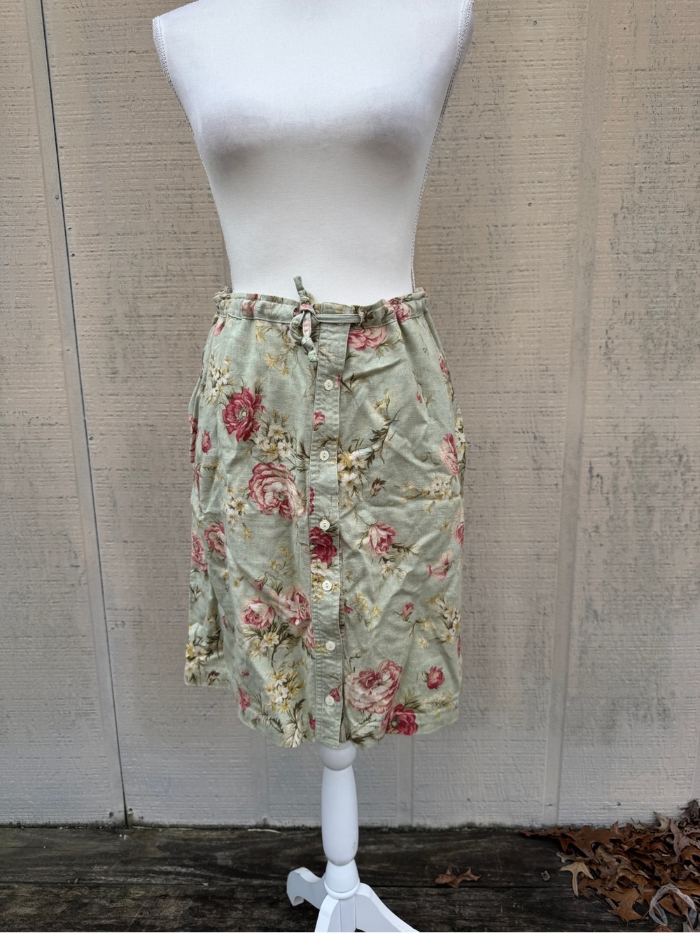 Floral Drawstring Button-Front Floral Mini Skirt in Sage Green